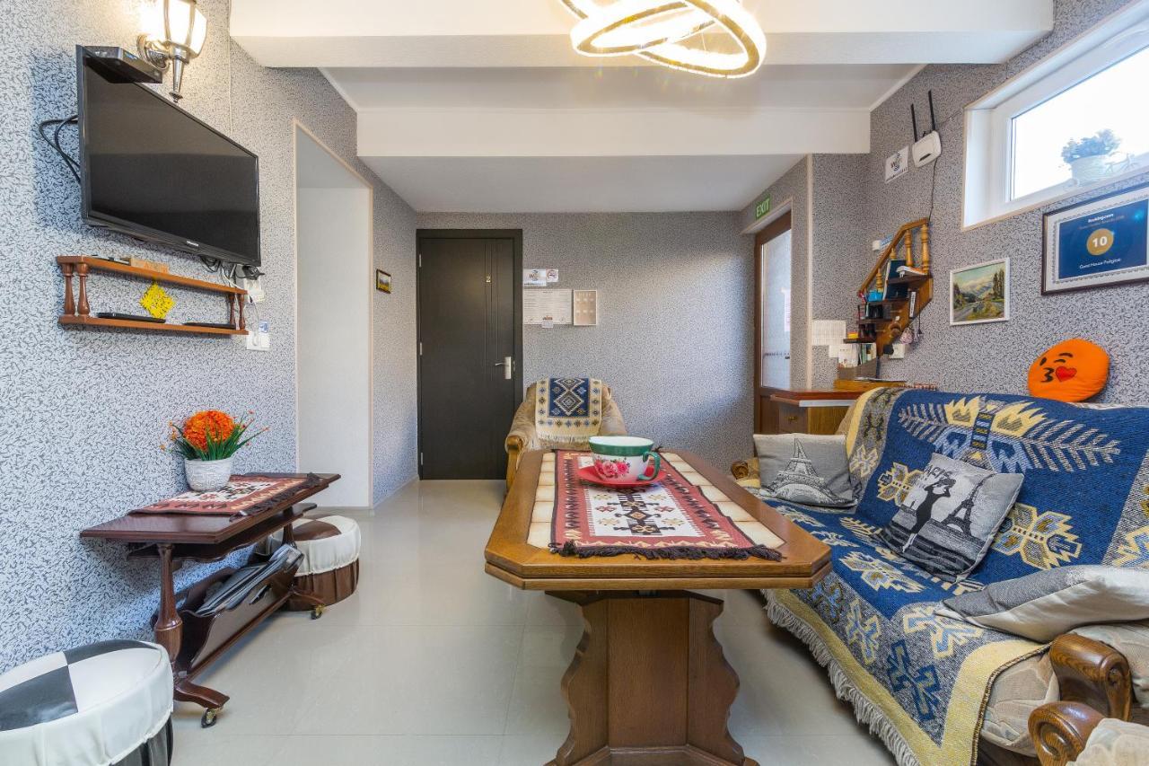 Guest House Poligloti 泰拉维 外观 照片
