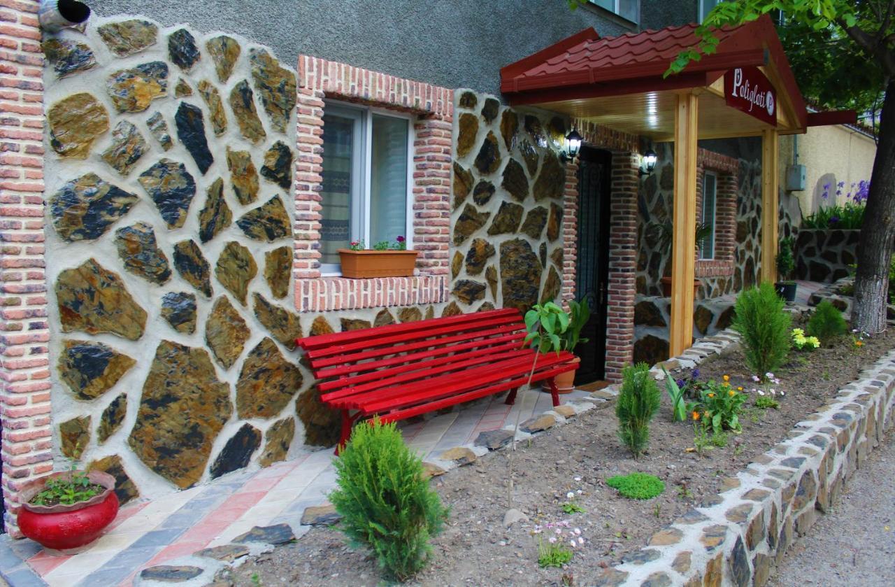 Guest House Poligloti 泰拉维 外观 照片